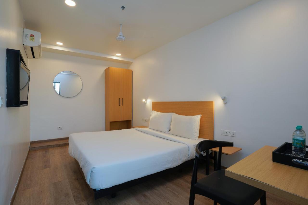 Uptown Hotel Нагпур Экстерьер фото