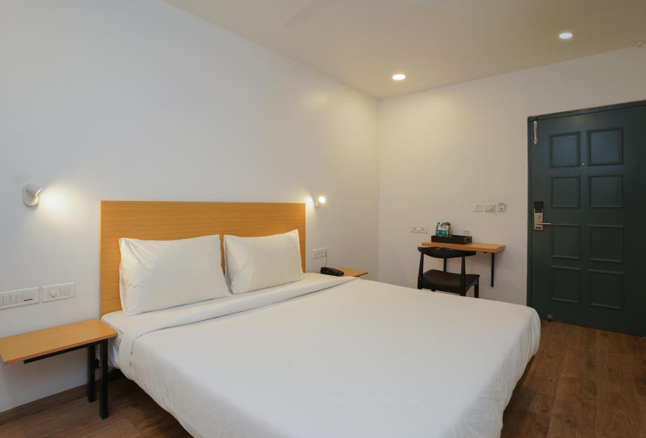 Uptown Hotel Нагпур Экстерьер фото