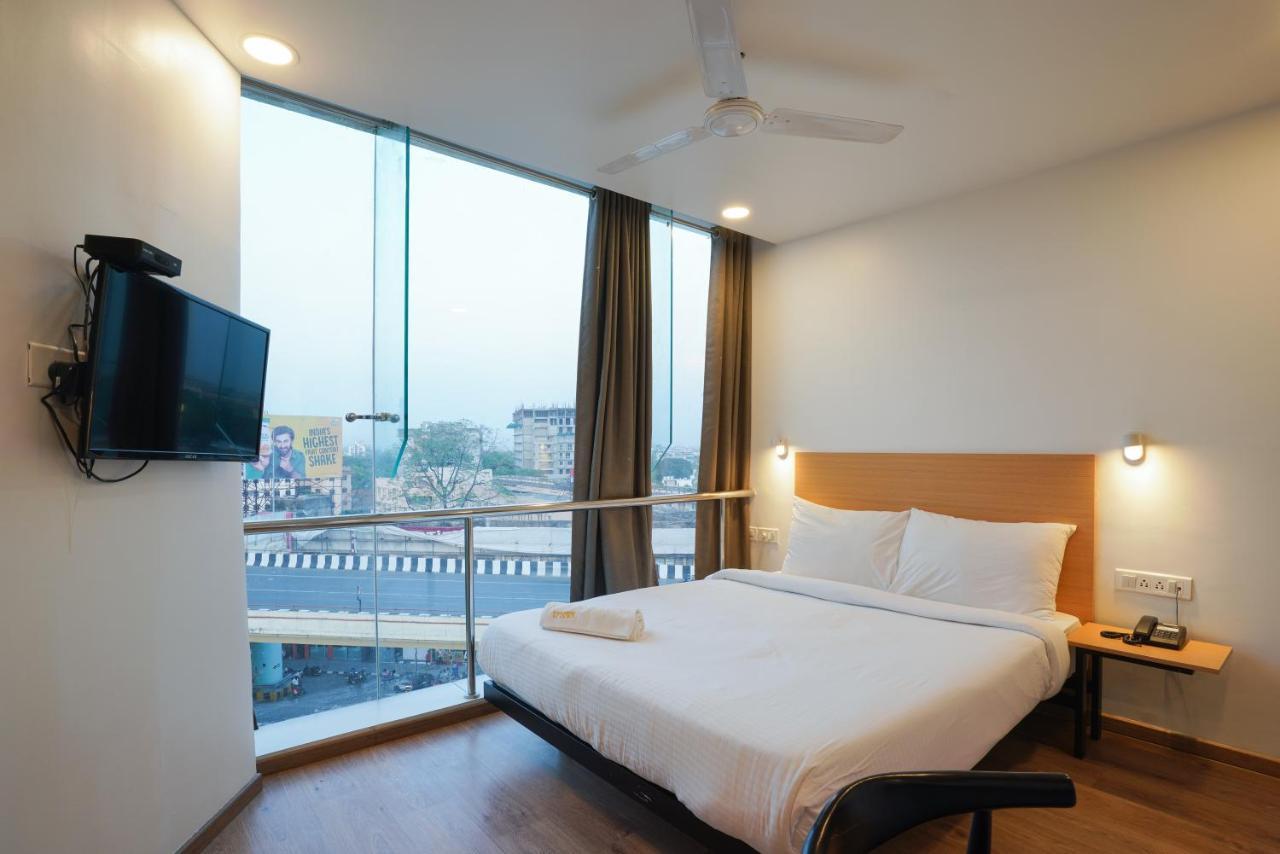 Uptown Hotel Нагпур Экстерьер фото