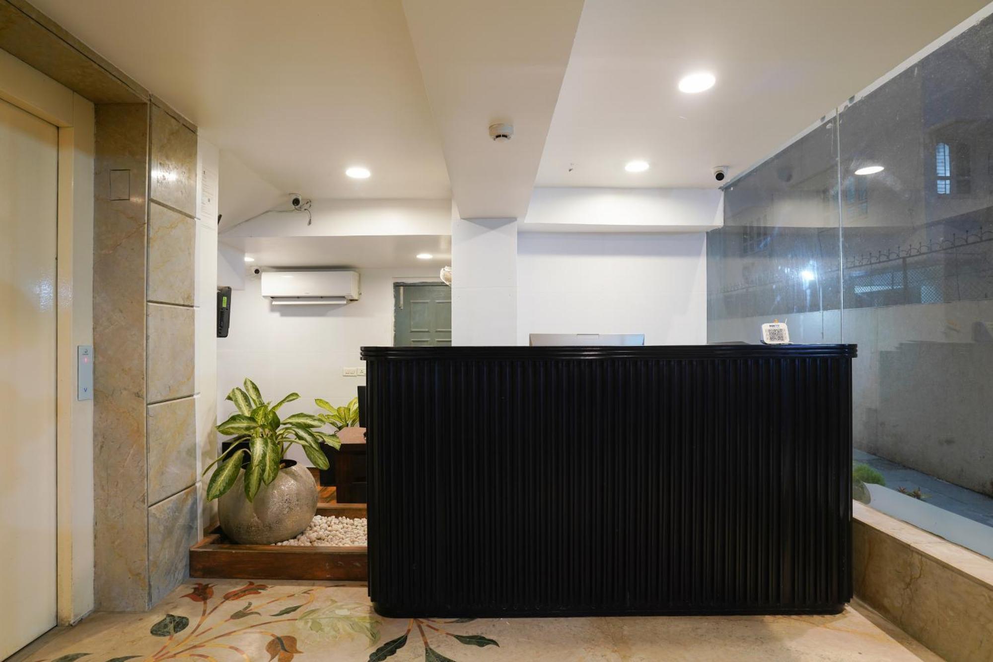 Uptown Hotel Нагпур Экстерьер фото