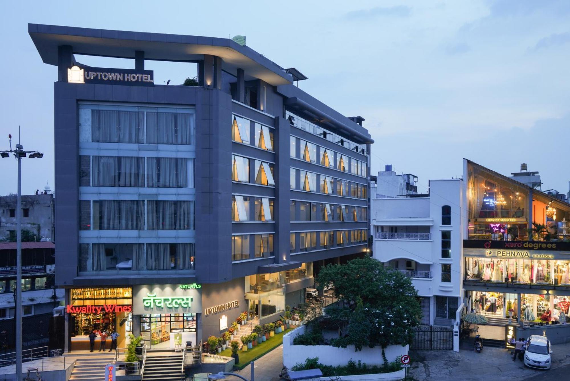 Uptown Hotel Нагпур Экстерьер фото